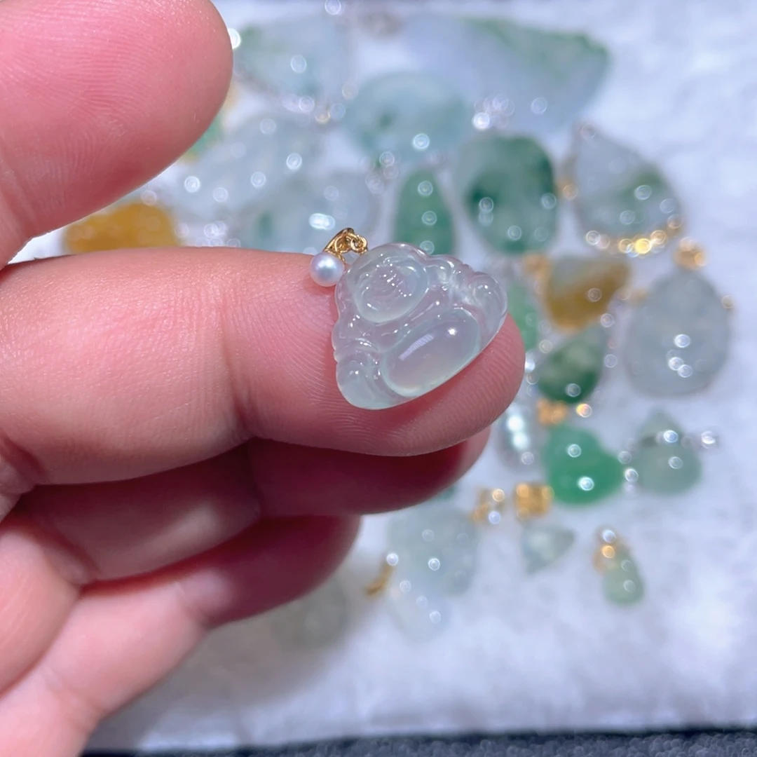 翡翠18K金镶嵌颈饰