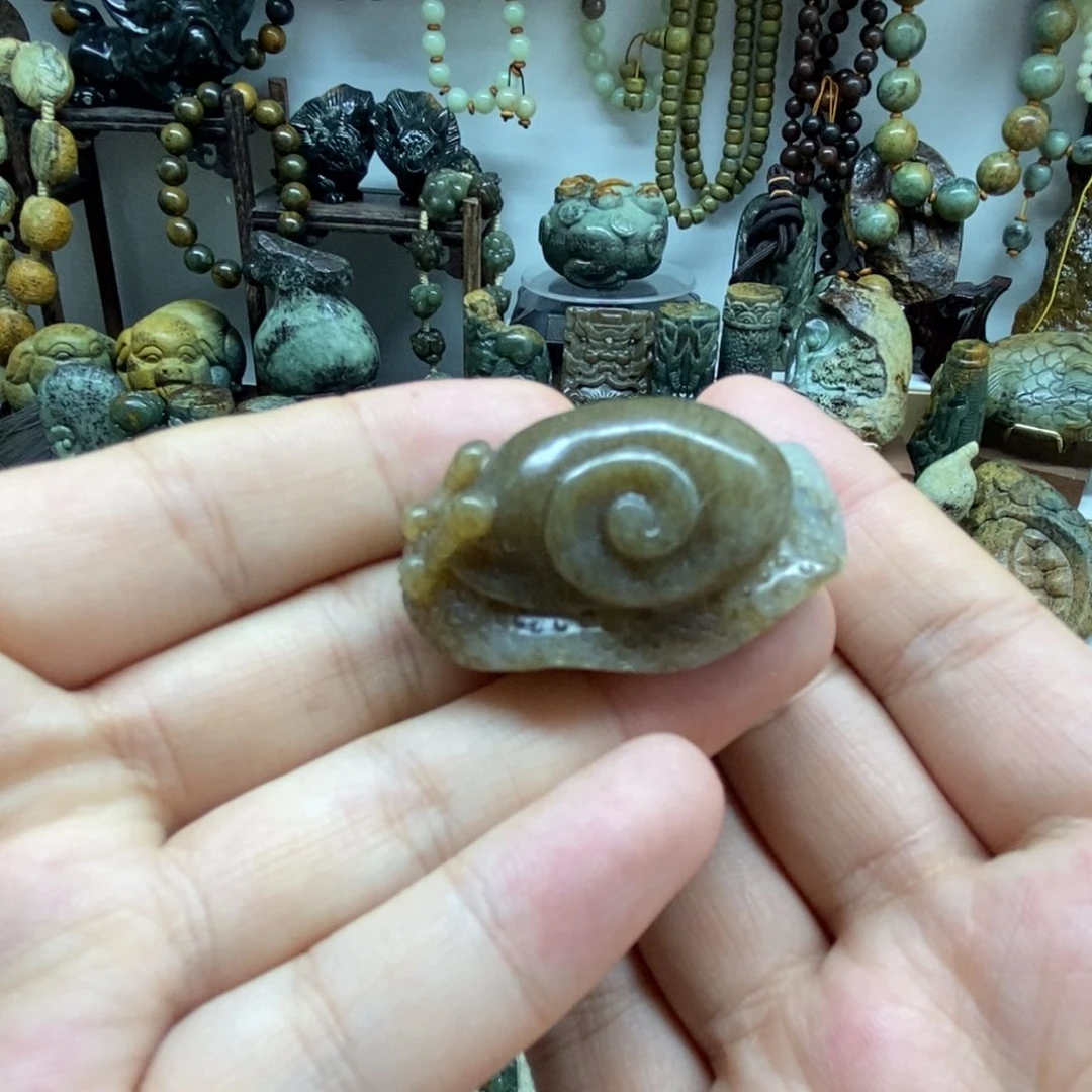 未镶嵌岫岩老玉（透闪石质玉）把件