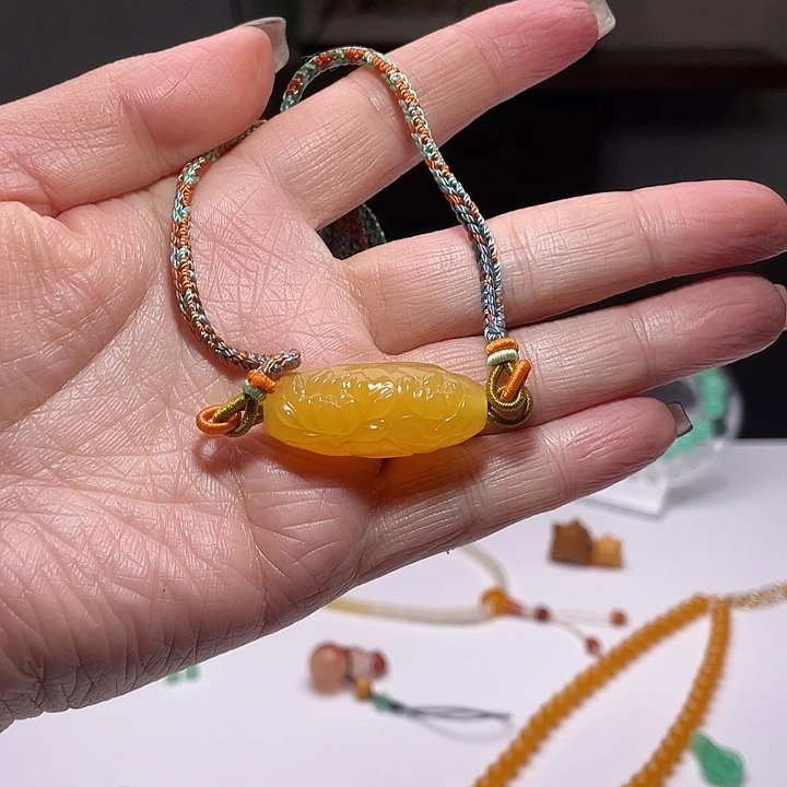 石英质玉未镶嵌颈饰