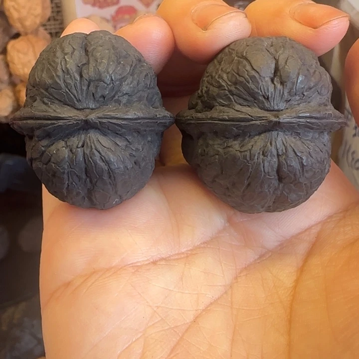 文玩核桃吊坠金丝龙珠36