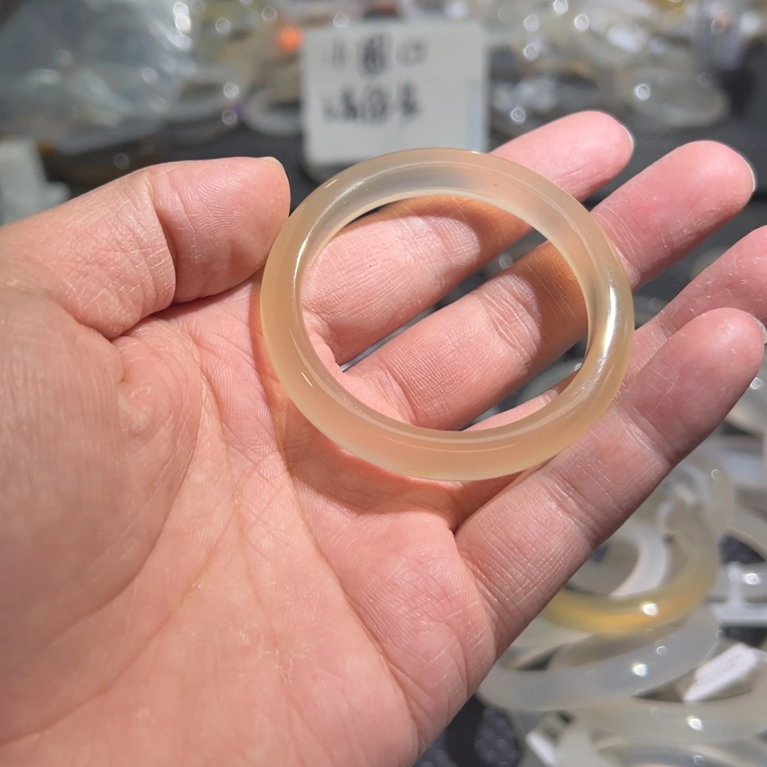 玛瑙/玉髓手镯未镶嵌茕**立51有包容