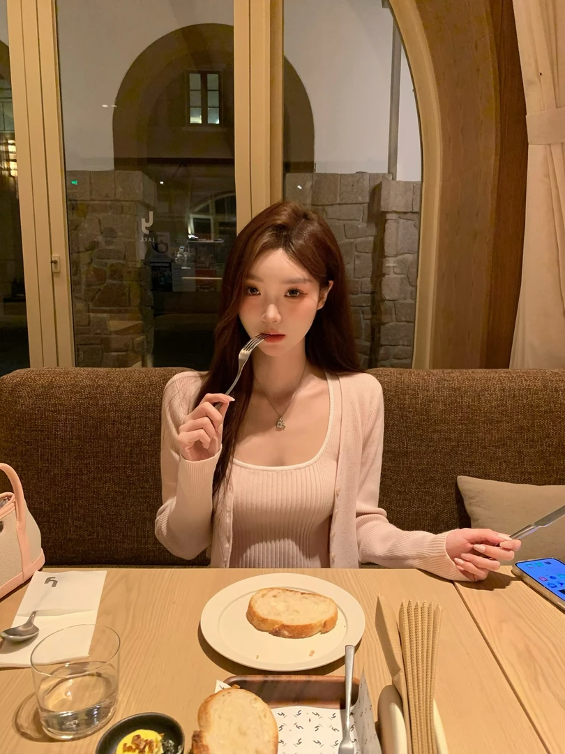 白水女 韩系高级感针织套装女秋季开衫连衣裙B50953839 B50954608