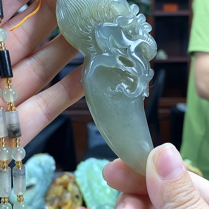 蛇纹石玉未镶嵌吊坠