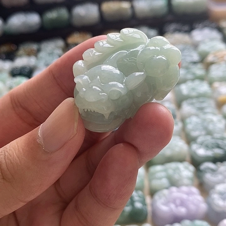翡翠未镶嵌颈饰貔貅
