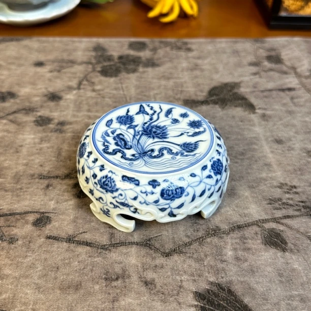 元煦和晓 青花一束莲雕刻盖置