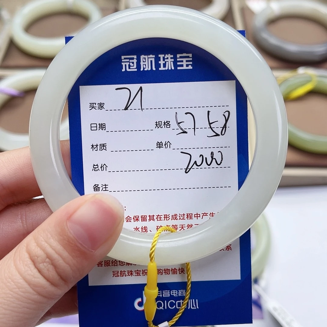 和田玉手镯未镶嵌