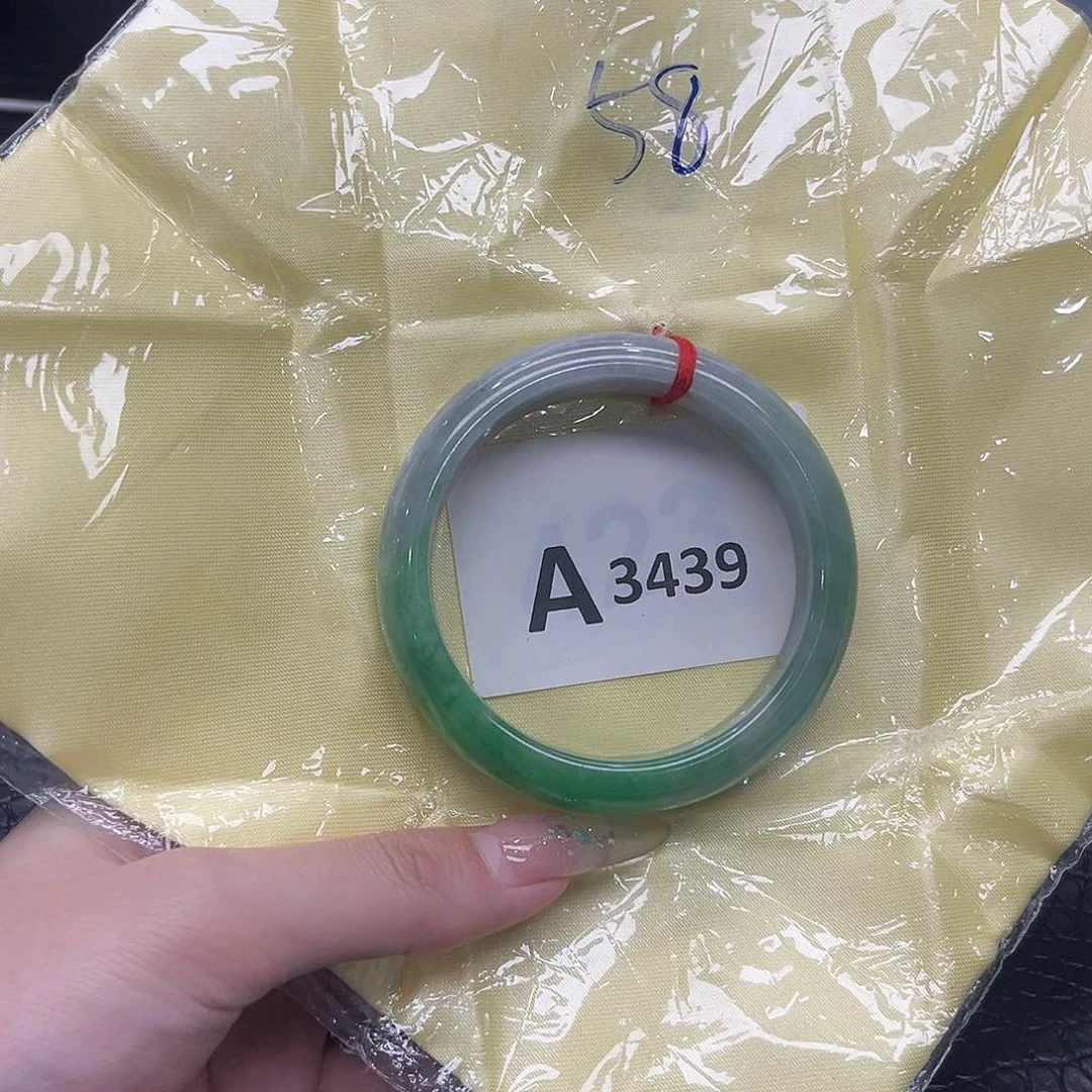 翡翠手镯未镶嵌默认瑕疵