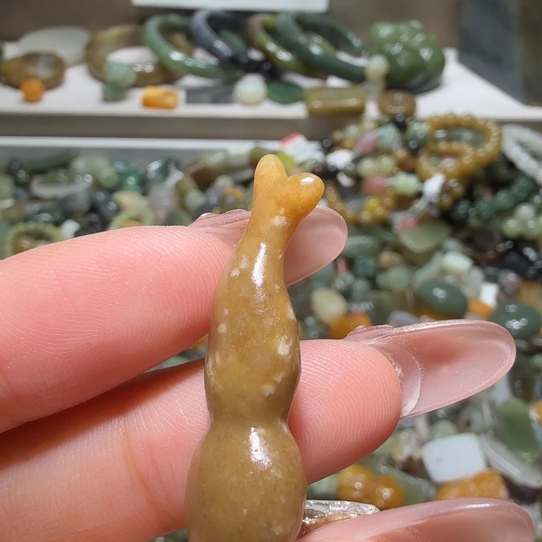 和田玉未镶嵌珠宝奇石包容