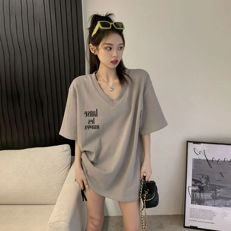 灰色2025夏季V领短袖T恤女宽松显瘦遮臀设计感小众百搭中长款上衣