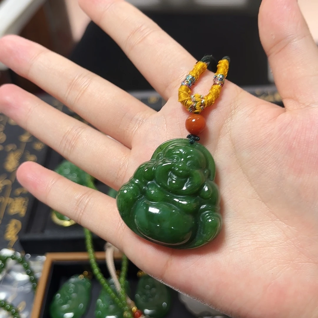 暮***城和田玉未镶嵌颈饰碧玉佛公卡40