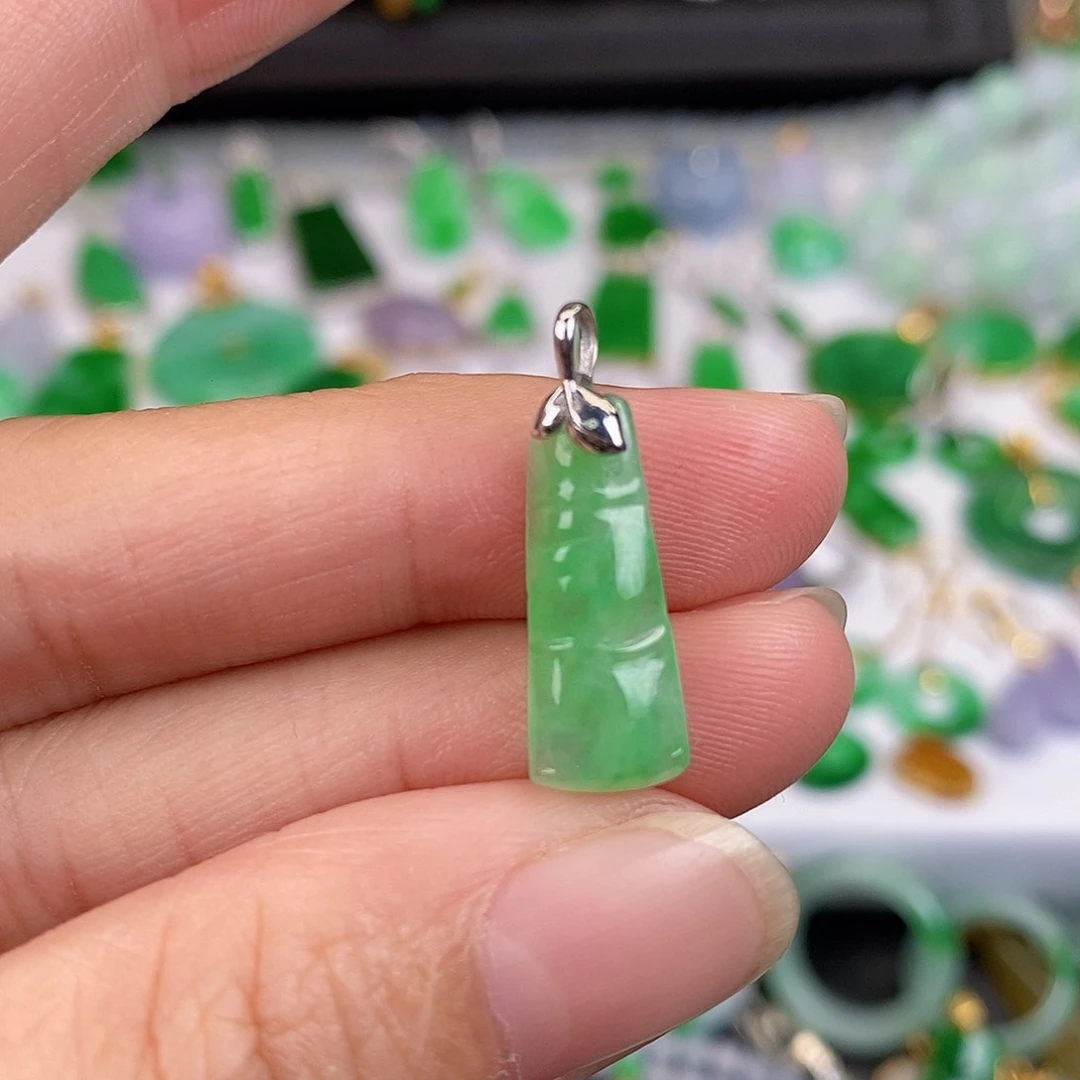 吊坠(不含链)18K金镶嵌翡翠