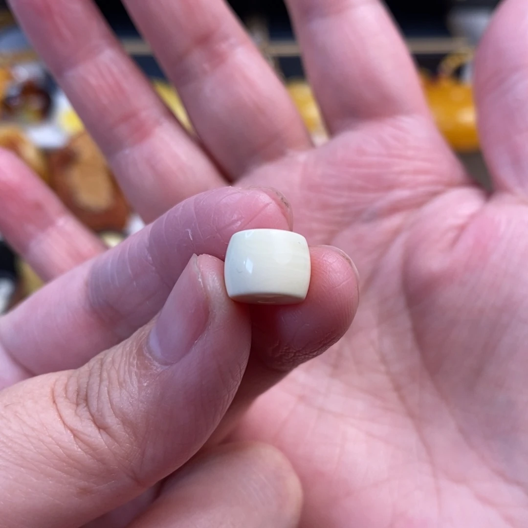 未镶嵌琥珀裸石瓷白直切单珠10