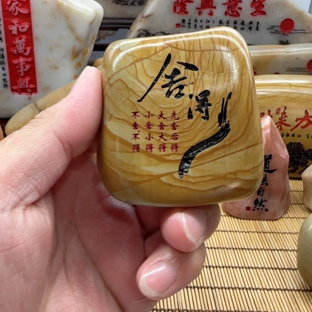 王***红石材石头雕刻艺术设计