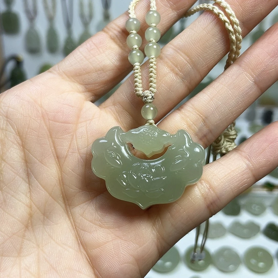 颈饰9K金镶嵌和田玉