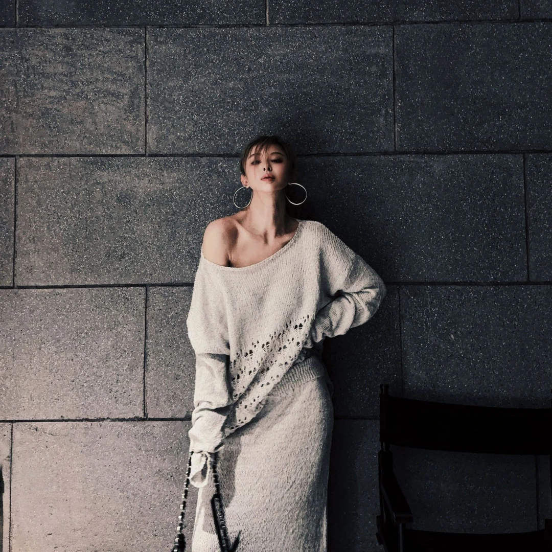 洪小妍洪小妍自留手工钩针套装显瘦百搭宽松时尚毛衣上衣＋半裙