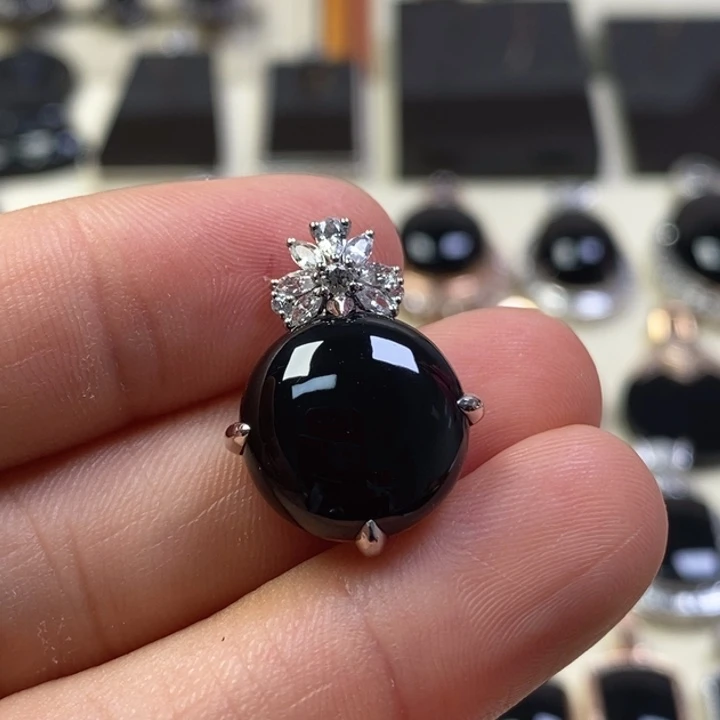 翡翠18K金镶嵌颈饰缅甸天然翡翠墨翠