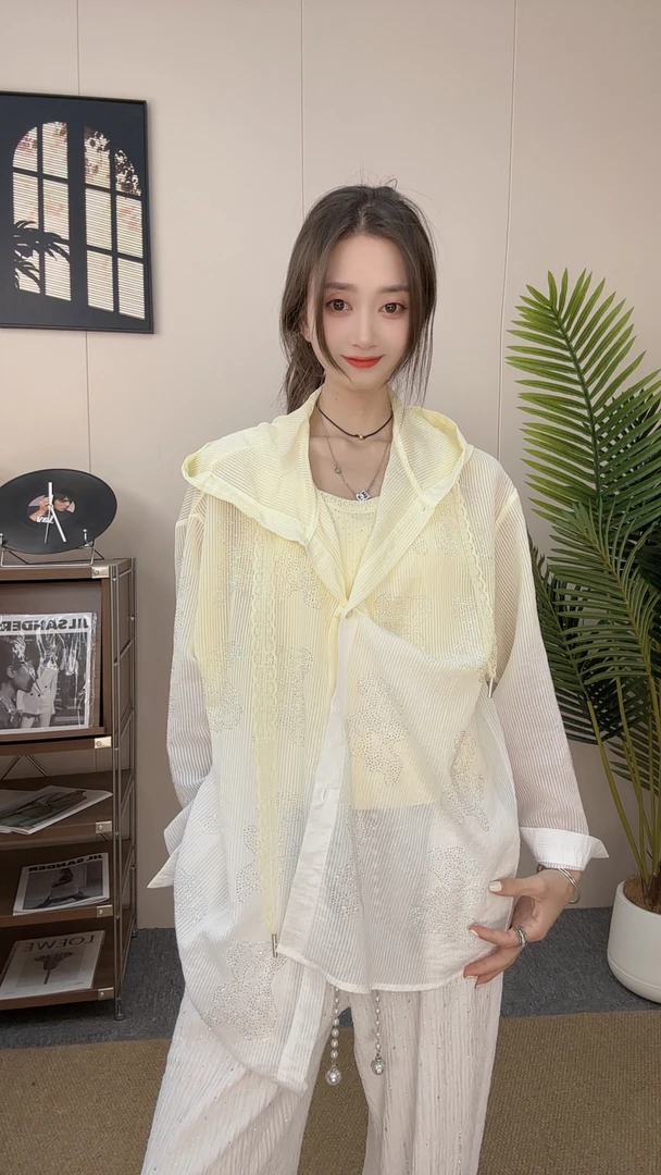 夏季新款韩版设计感欧洲站2025镂空烫钻衬衫女棉质防晒衣