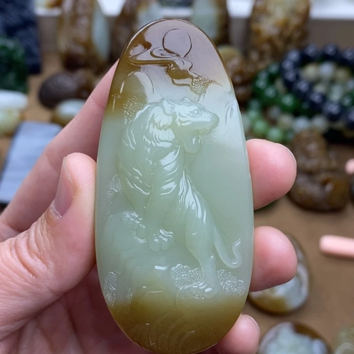 和田玉颈饰未镶嵌正**光