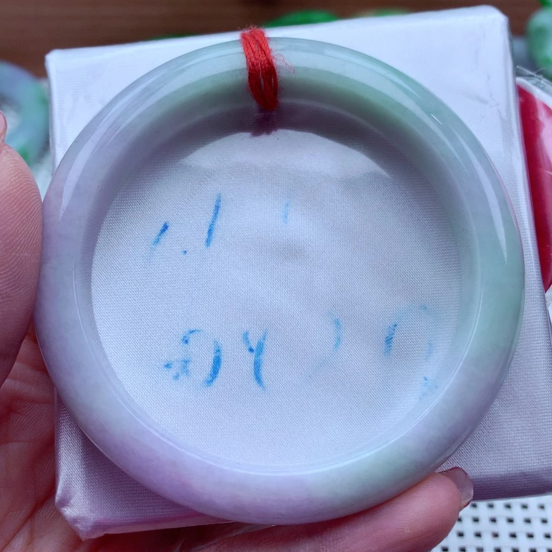 翡翠手镯未镶嵌翡翠