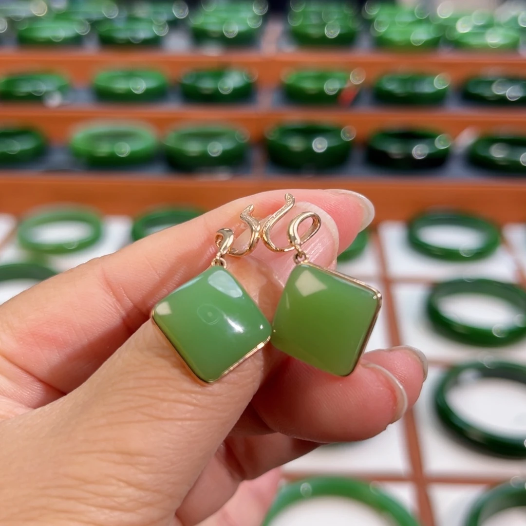 18K金镶嵌和田玉耳饰