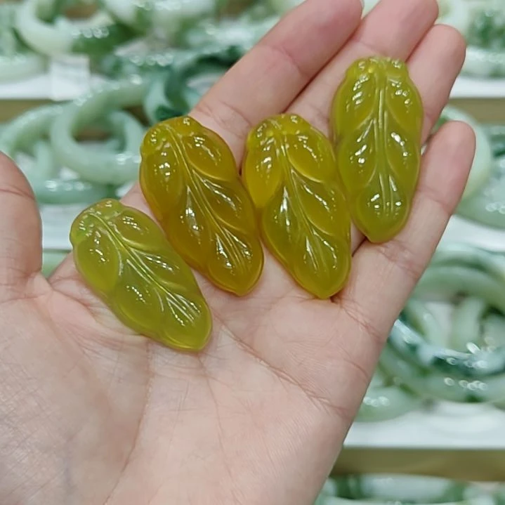 蛇纹石玉颈饰未镶嵌多样性拍一发一
