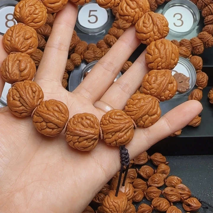 ****淡桃核手串龙纹桃核