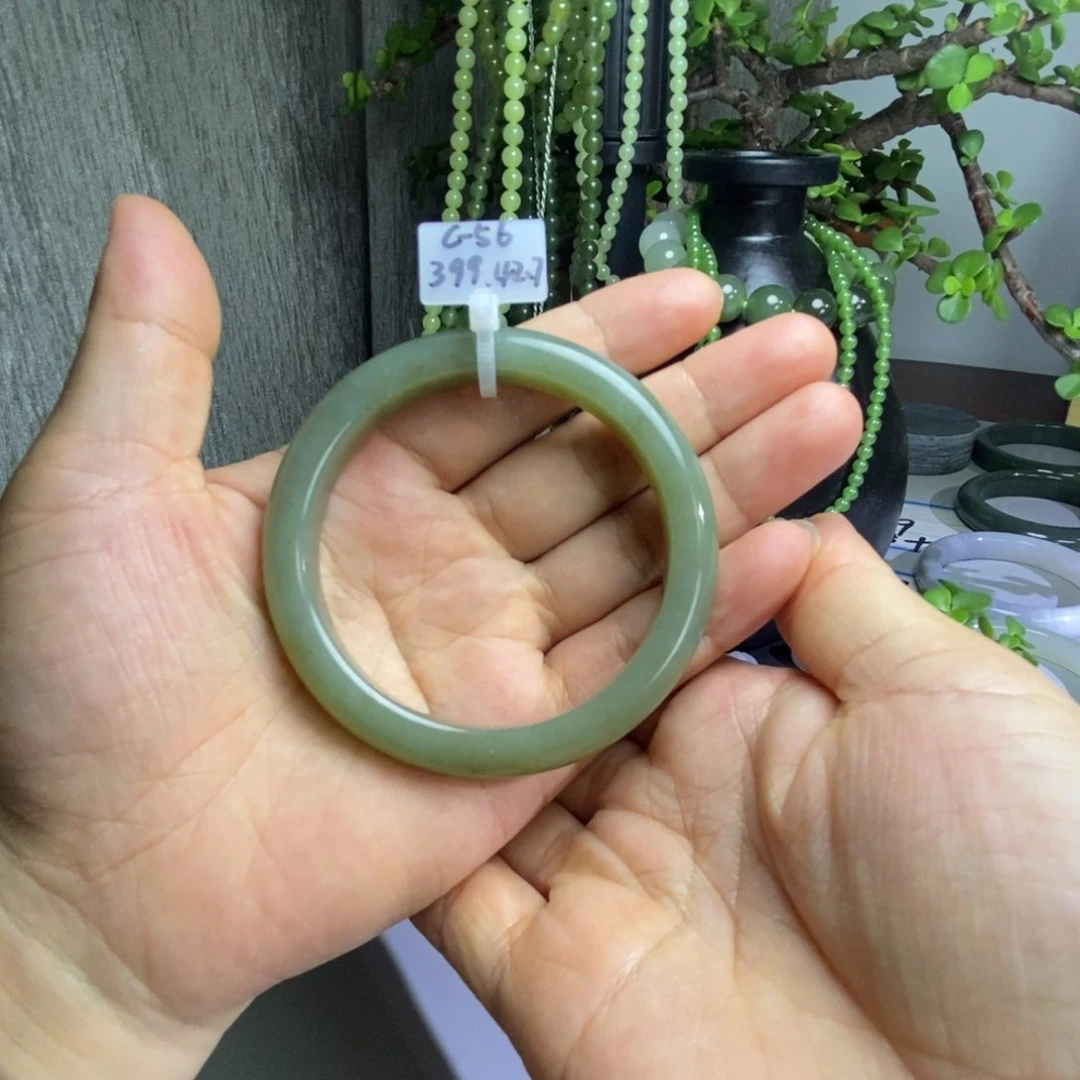 羽***生和田玉手镯未镶嵌