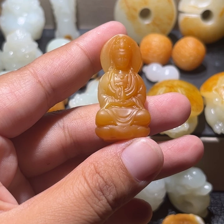 小***伱颈饰未镶嵌和田玉