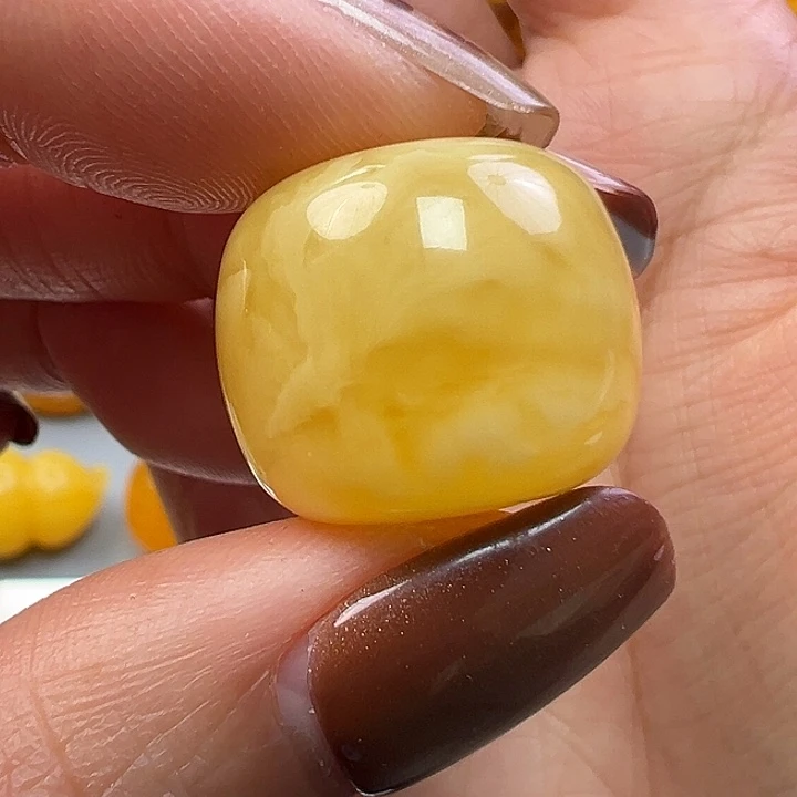 蜜蜡未镶嵌珠宝奇石