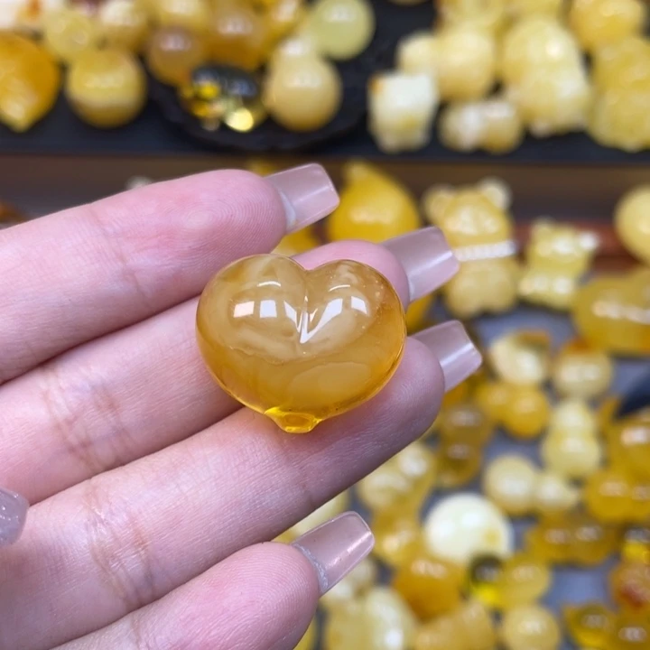 清***风琥珀未镶嵌珠宝奇石