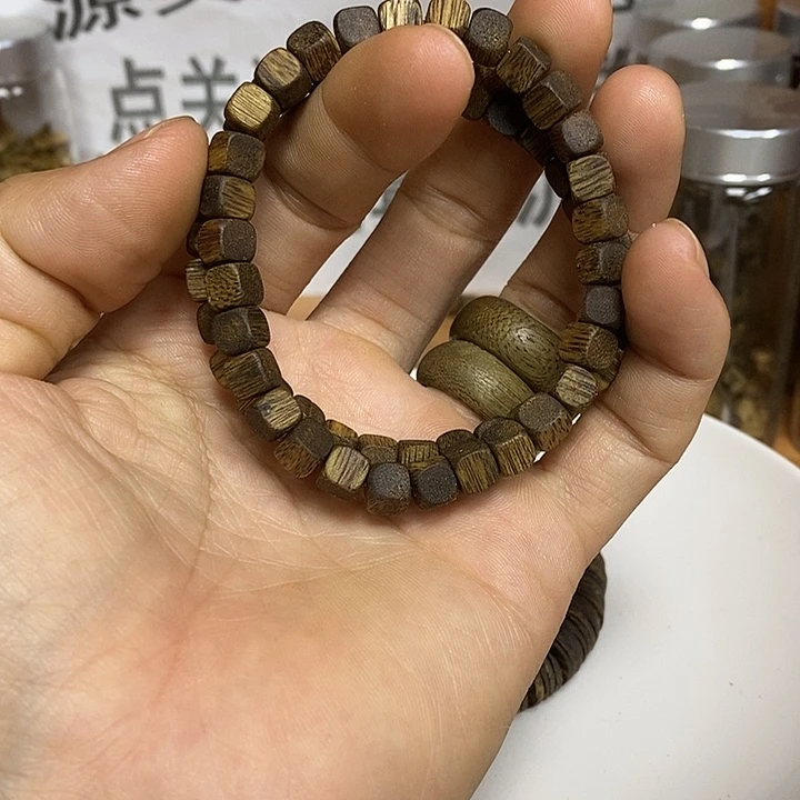 沉香碎屑沉香绿奇楠方糖06