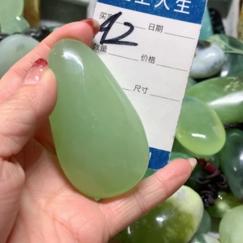 蛇纹石玉手把件未镶嵌自**生