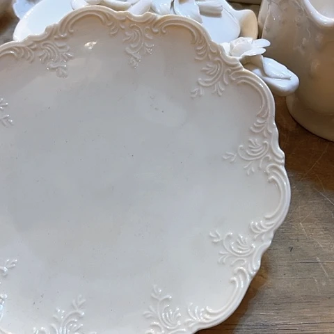 白瓷?**乐18厘米盘子四个