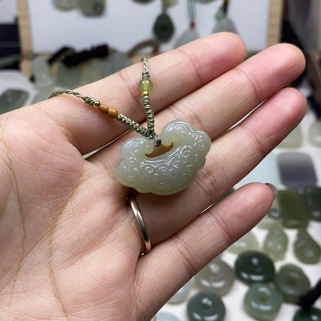和田玉未镶嵌颈饰30mm平安锁需包容