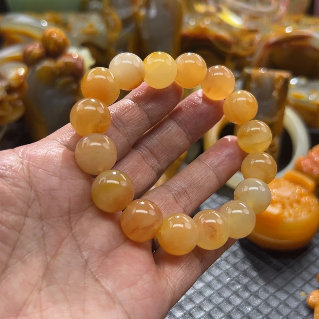 颈饰未镶嵌石英质玉