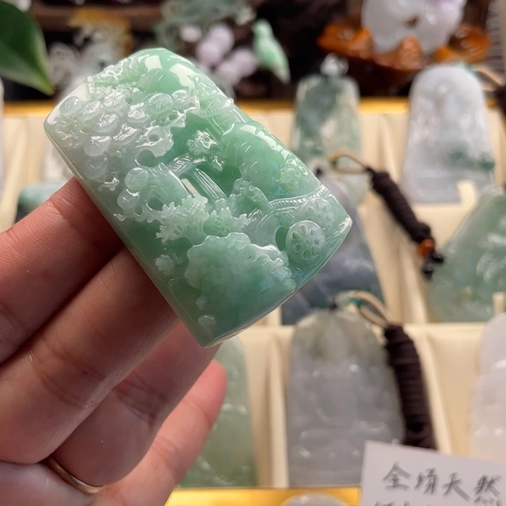 翡翠未镶嵌颈饰玉