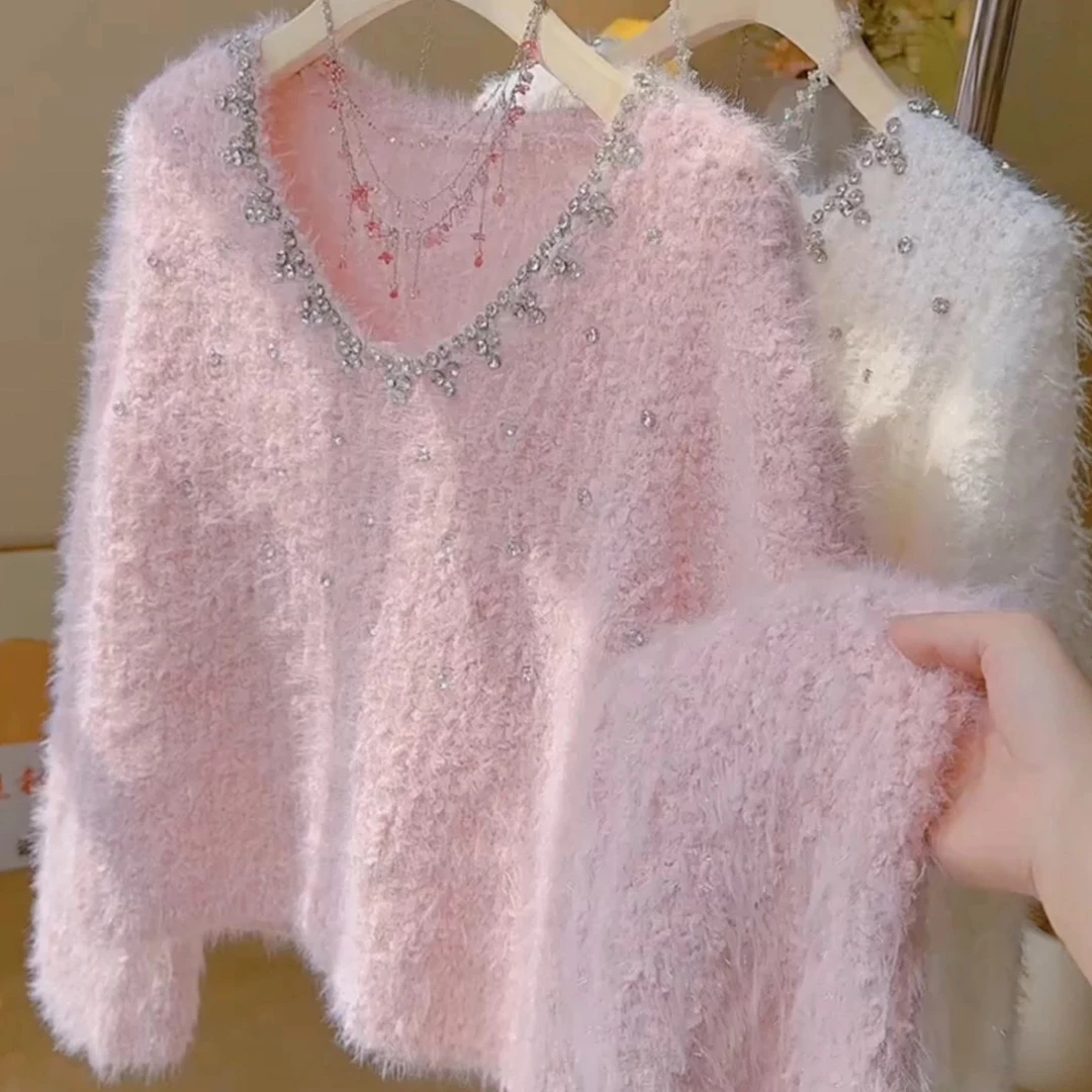 温柔慵懒风V领钉珠长袖毛衣女2025冬季软糯时尚气质针织衫上衣