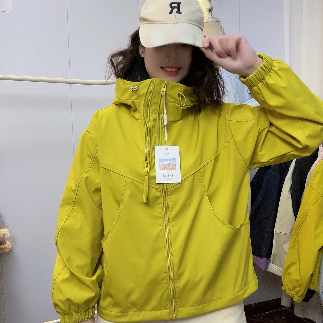休闲拉链短款连帽冲锋衣新款小个子百搭洋气夹克外套上衣短外套