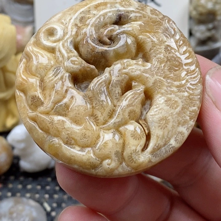 颈饰未镶嵌硅化珊瑚（珊瑚玉）有瑕