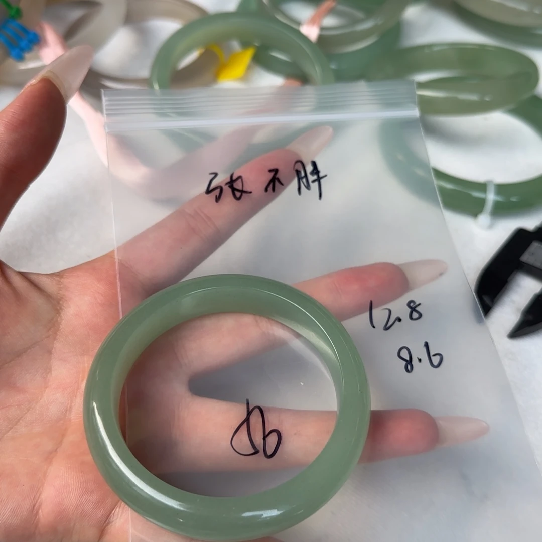 张***！未镶嵌手镯东陵石