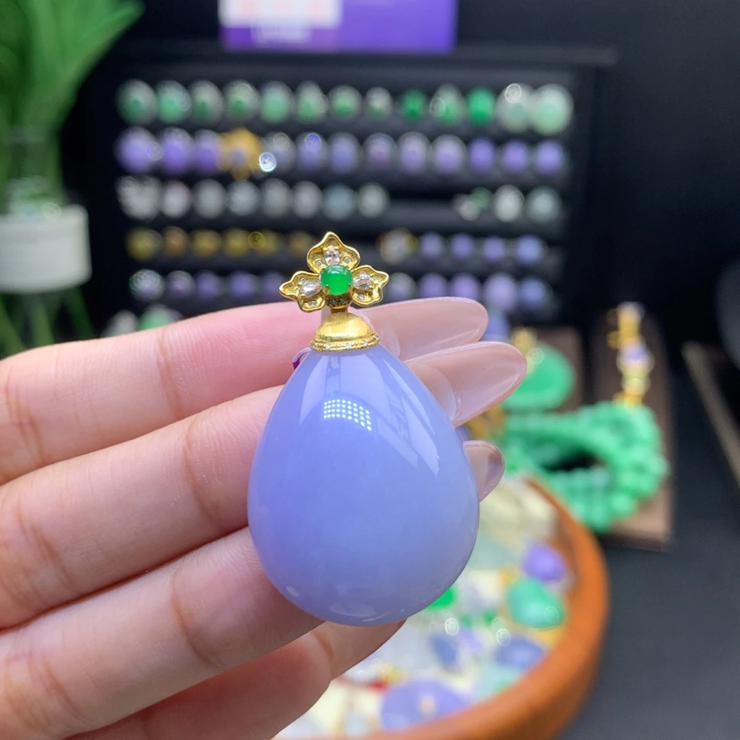 翡翠18K金镶嵌颈饰