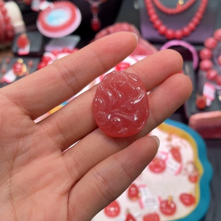 菱锰矿（红纹石）未镶嵌颈饰