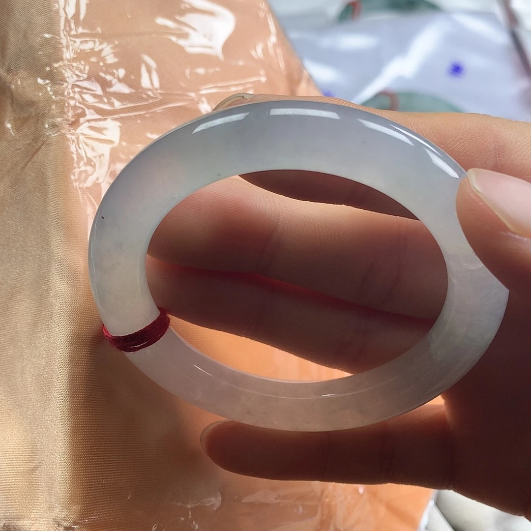 翡翠手镯未镶嵌翡翠