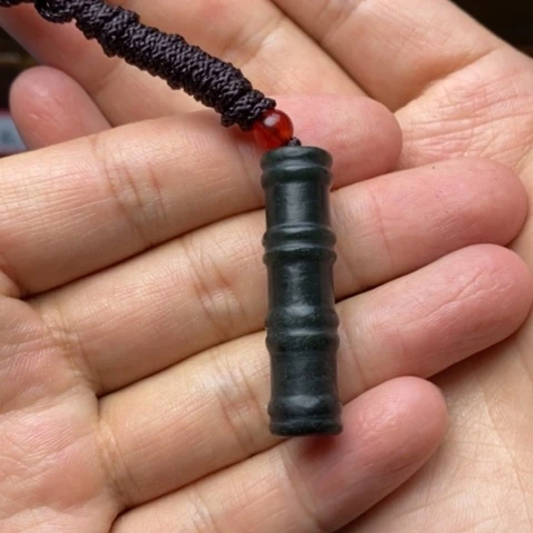 和田玉未镶嵌颈饰李**！