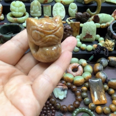 大***子岫岩河磨玉（透闪石质玉）未镶嵌颈饰