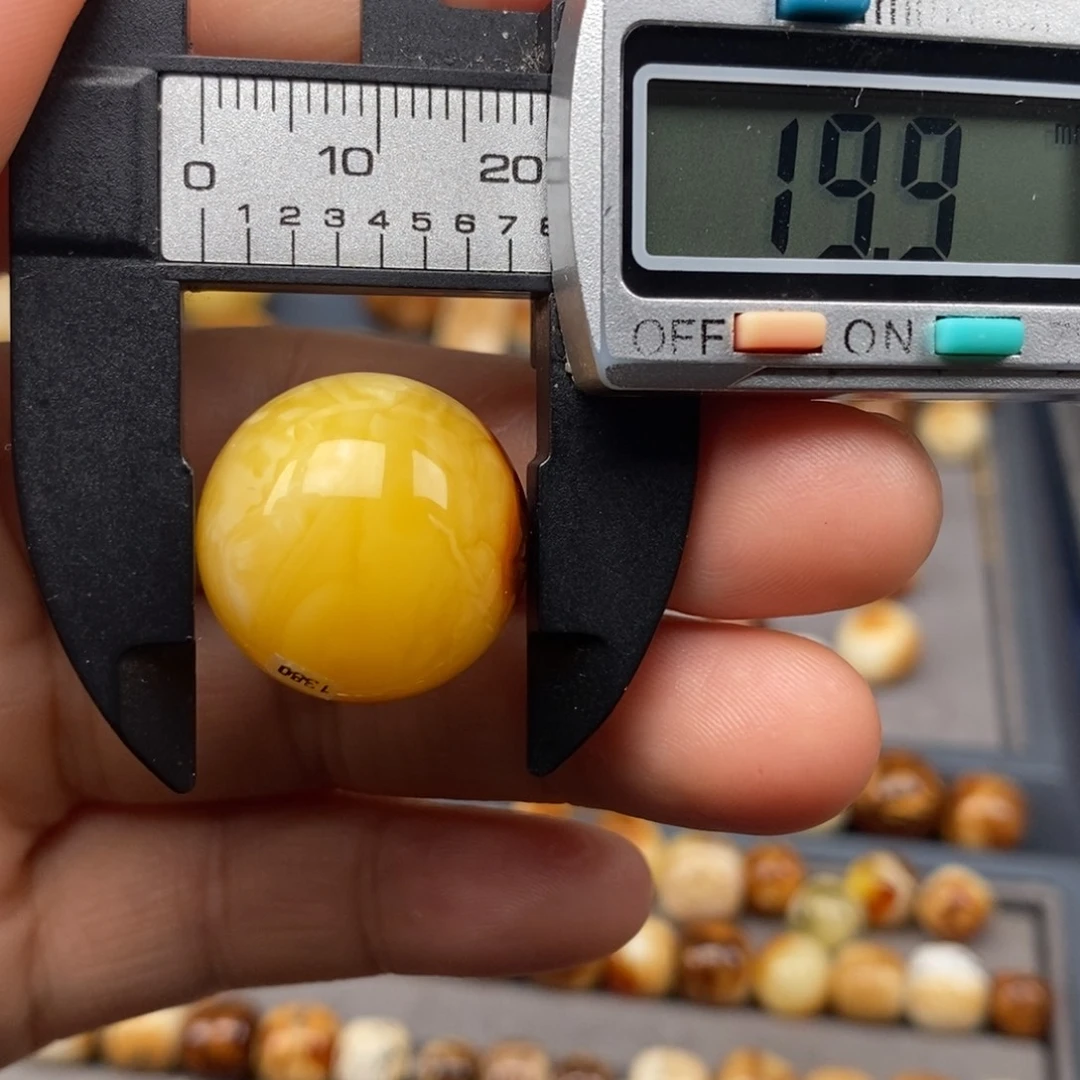 裸石琥珀未镶嵌圆珠