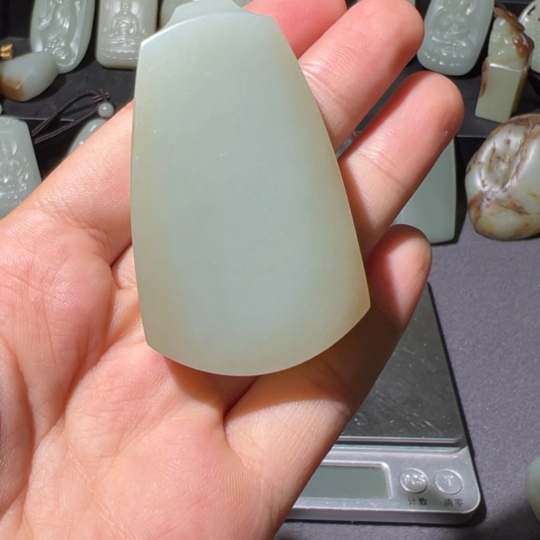 和田玉未镶嵌颈饰金*