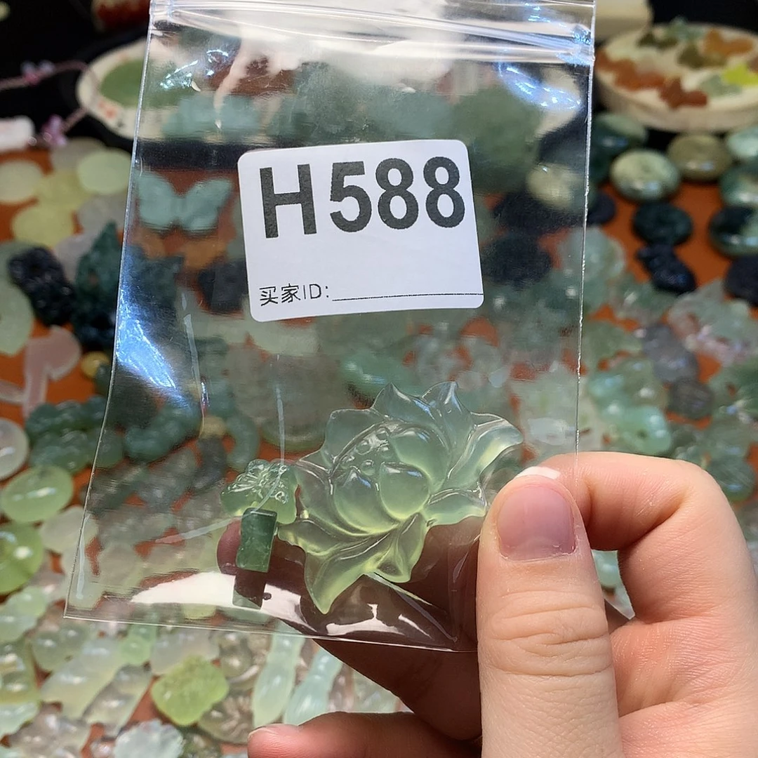 初***）蛇纹石玉未镶嵌颈饰