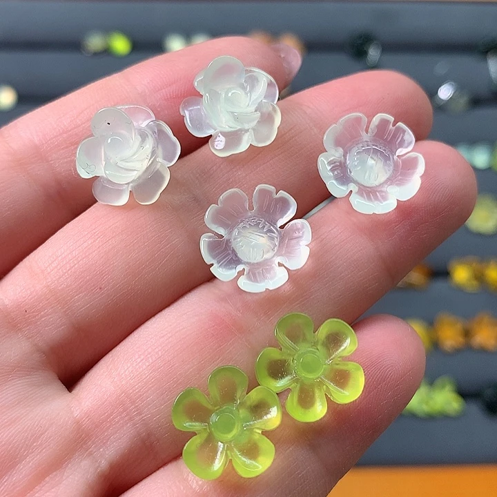 未镶嵌蛇纹石玉耳饰
