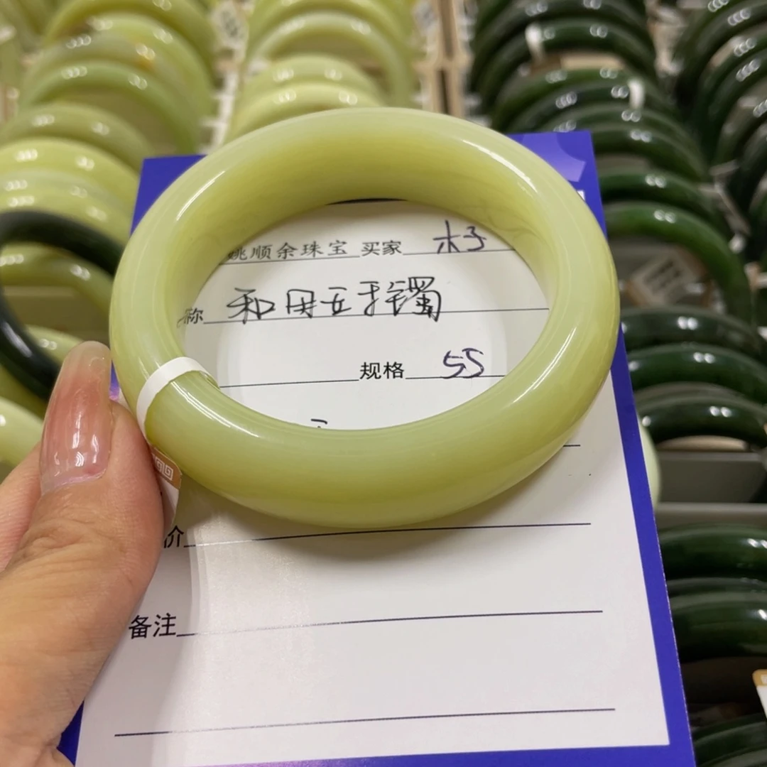 未镶嵌手镯和田玉木*?